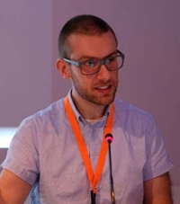 Adopting Flexible Visual Narratives as Points of Entry to Meaningful Data-Oriented Product User Experiences